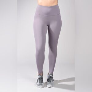 NWT Yogalicious Ankle Length Yoga Pants in Winter Violet size Small